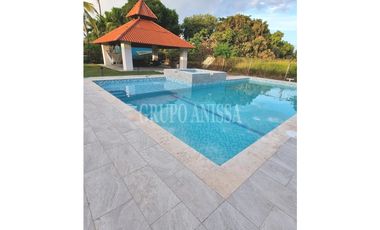 Oportunidad! Se Vende bella Casa en Coronado con Piscina