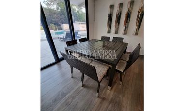 Oportunidad! Se Vende bella Casa en Coronado con Piscina