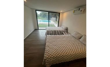 Oportunidad! Se Vende bella Casa en Coronado con Piscina