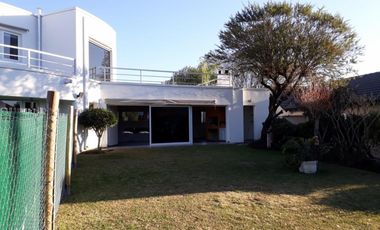 ALQUILER EXCLUSIVA CASA DE 3 DORMITORIOS LOS CIELOS VALLE ESCONDIDO
