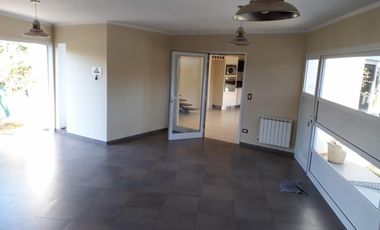 ALQUILER EXCLUSIVA CASA DE 3 DORMITORIOS LOS CIELOS VALLE ESCONDIDO