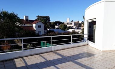 ALQUILER EXCLUSIVA CASA DE 3 DORMITORIOS LOS CIELOS VALLE ESCONDIDO