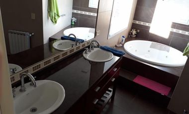 ALQUILER EXCLUSIVA CASA DE 3 DORMITORIOS LOS CIELOS VALLE ESCONDIDO