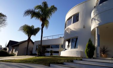 ALQUILER EXCLUSIVA CASA DE 3 DORMITORIOS LOS CIELOS VALLE ESCONDIDO
