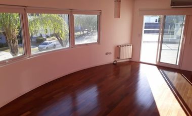 ALQUILER EXCLUSIVA CASA DE 3 DORMITORIOS LOS CIELOS VALLE ESCONDIDO