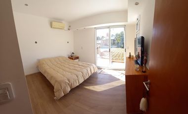 CASA DE PASILLO. ROSARIO AL 400. 2 PLANTAS. JARDÍN. COCHERA. BARRIO PARAÍSO. BAIGORRIA. IMPECABLE ESTADO