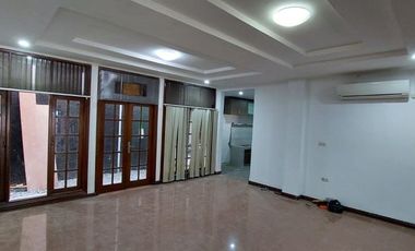 Disewakan rumah siap huni lokasi strategis di Studio Kompleks TVRI Kemanggisan Ilir jakarta barat