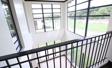 PH793 Modern Single Detached House in Sta. Rosa LagunaNear Sta. Rosa-Tagaytay Road