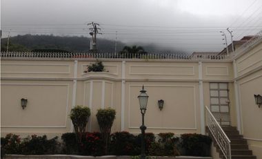 LOS OLIVOS Av Leopoldo Carrera edificio en corredor comercialr