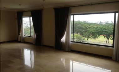 LOS OLIVOS Av Leopoldo Carrera edificio en corredor comercialr