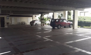 LOS OLIVOS Av Leopoldo Carrera edificio en corredor comercialr