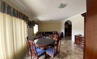 LOS OLIVOS Av Leopoldo Carrera edificio en corredor comercialr