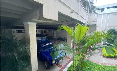 LOS OLIVOS Av Leopoldo Carrera edificio en corredor comercialr