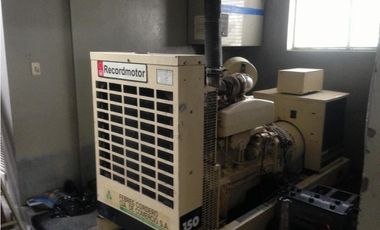 LOS OLIVOS Av Leopoldo Carrera edificio en corredor comercialr