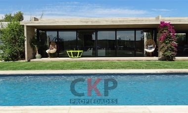 Casa en venta de 5 dorm. en Colina