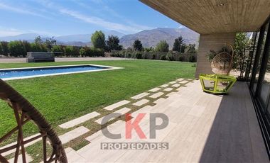 Casa en venta de 5 dorm. en Colina