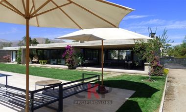 Casa en venta de 5 dorm. en Colina