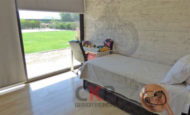 Casa en venta de 5 dorm. en Colina