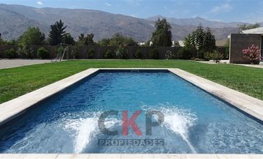 Casa en venta de 5 dorm. en Colina