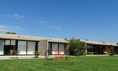 Casa en venta de 5 dorm. en Colina