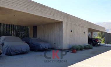 Casa en venta de 5 dorm. en Colina