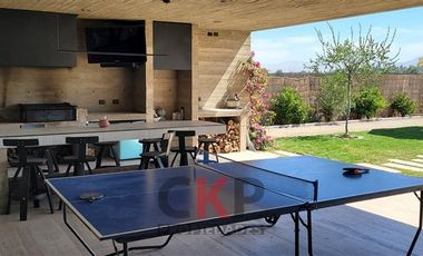 Casa en venta de 5 dorm. en Colina