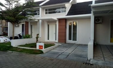 RUMAH MURAH & CANTIK, DEKAT BANDARA, TEPI JALAN UTAMA DI MANADO