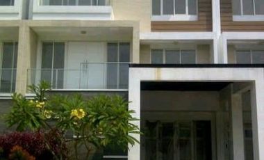 Dijual Rumah 3 lantai di Golf Residence at Kemayoran, Jakarta