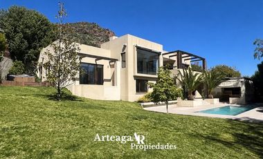 Casa en arriendo cond.Casas Hacienda, Chicureo Oriente,5 dor
