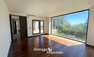 Casa en arriendo cond.Casas Hacienda, Chicureo Oriente,5 dor