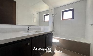 Casa en arriendo cond.Casas Hacienda, Chicureo Oriente,5 dor