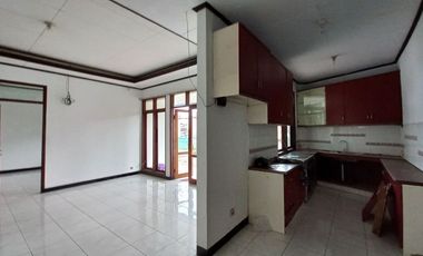 Rumah taman luas dekat setrasari mall