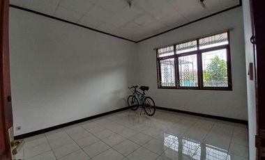 Rumah taman luas dekat setrasari mall