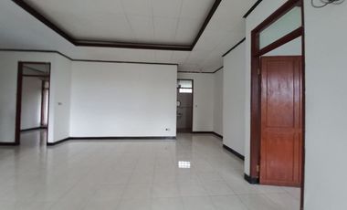 Rumah taman luas dekat setrasari mall