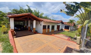 SE VENDE o Permuta casa campestre vía a Circasia, Quindío.