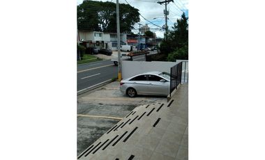 CASA COMERCIAL AVE. LA PAZ- $480,000