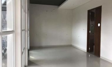 Rumah Mainroad Gerlong Strategis Cocok utk Cafe Outdoor Geger Kalong Sukasari Bandung