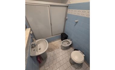Chalet 3 amb. con dependencia, parque y pileta