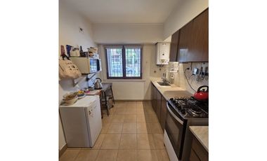 Chalet 3 amb. con dependencia, parque y pileta
