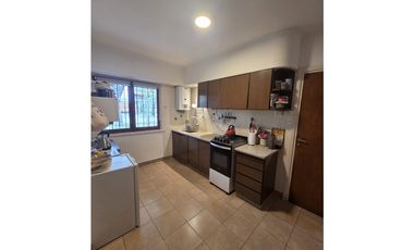 Chalet 3 amb. con dependencia, parque y pileta