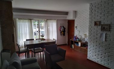 Chalet 3 amb. con dependencia, parque y pileta