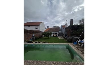 Chalet 3 amb. con dependencia, parque y pileta