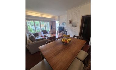 Chalet 3 amb. con dependencia, parque y pileta