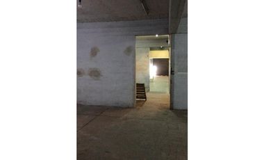 ALQUILAMOS INCREIBLE GALPON 3 PLANTAS HORMIGON 900 mt2