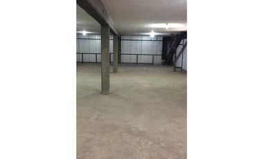 ALQUILAMOS INCREIBLE GALPON 3 PLANTAS HORMIGON 900 mt2
