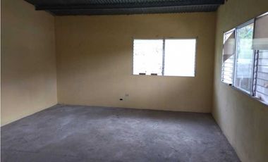 VENDO CASA CON USO COMERCIAL EN ARRAIJAN JUAN DEMOTENES 3R