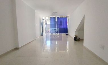 COD. 6209 - SE ARRIENDA CASA - BARRIO: ALVAREZ