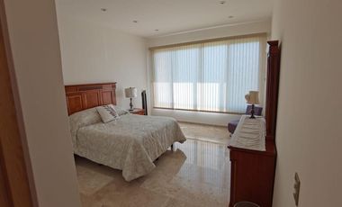 HERMOSA CASA CON ACABADOS EN MARMOL, CON BUNGALOW ANEXO