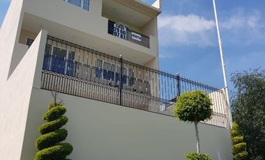 Casa nueva con colindancia al campo de golf ejecutivo