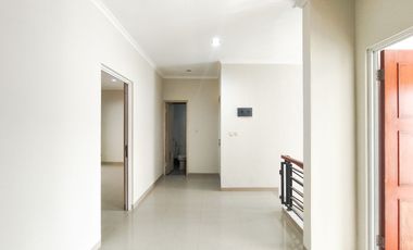 Rumah LT 220 Hadap Timur 15 Mnt ke Living World Grand Wisata J-45516